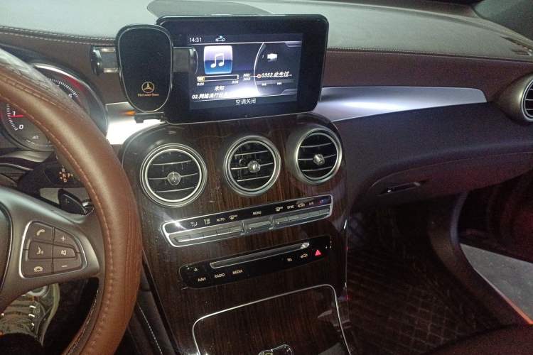 Used Mercedes-Benz GLC 2019 Facelift GLC 260 L 4MATIC Luxury Model Audio And AC Panel