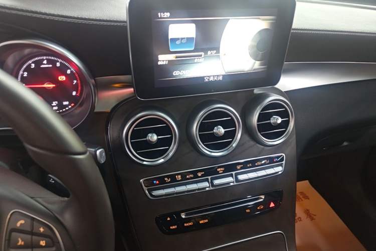 Used Mercedes-Benz GLC 2019 Refreshed GLC 300 L 4MATIC Dynamic Edition Audio And AC Panel
