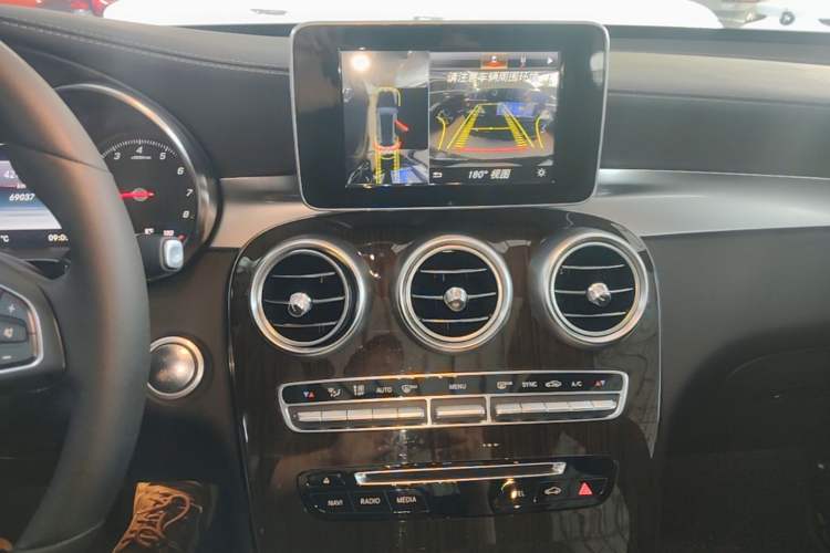 Used Mercedes-Benz GLC 2019 Facelift GLC 260 L 4MATIC Luxury Model Audio And AC Panel