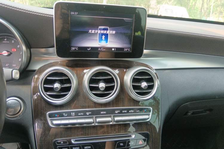 Used Mercedes-Benz GLC 2019 Facelift GLC 260 L 4MATIC Luxury Model Audio And AC Panel