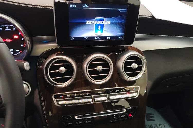 Used Mercedes-Benz GLC 2019 Facelift GLC 260 L 4MATIC Luxury Model Audio And AC Panel