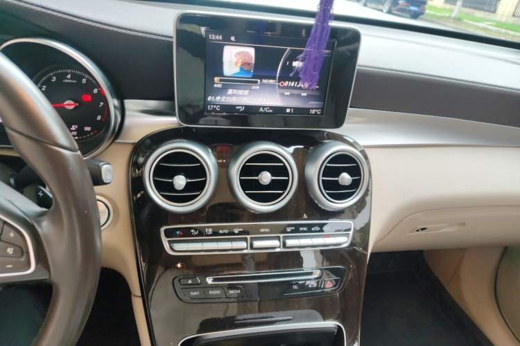 Used Mercedes-Benz GLC 2019 Facelift GLC 260 L 4MATIC Luxury Model Audio And AC Panel