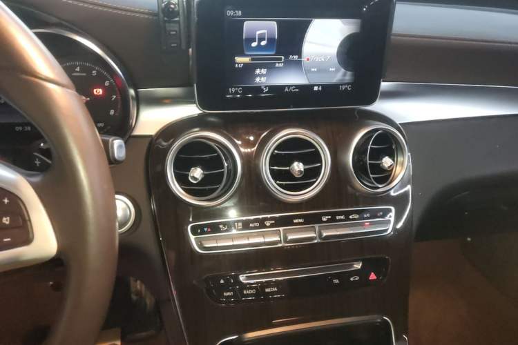 Used Mercedes-Benz GLC 2019 GLC 260 L 4MATIC Dynamic Model Audio And AC Panel
