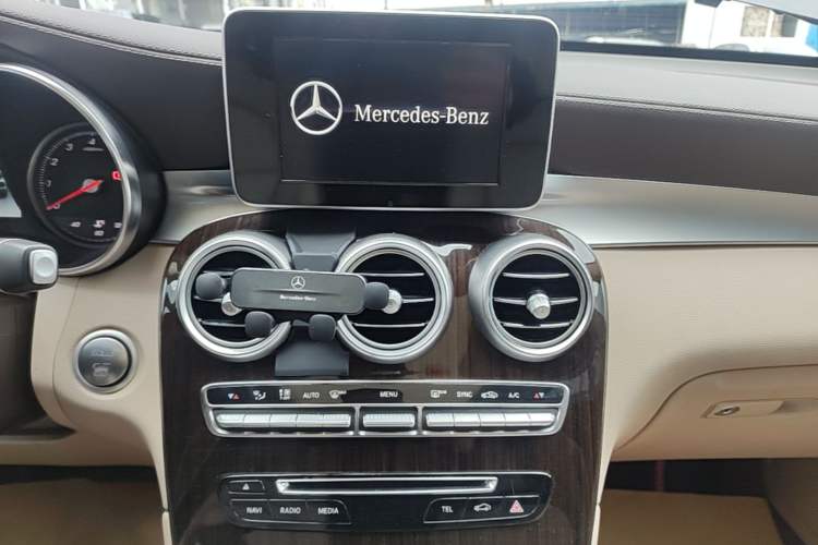 Used Mercedes-Benz GLC 2019 Facelift GLC 260 L 4MATIC Luxury Model Audio And AC Panel