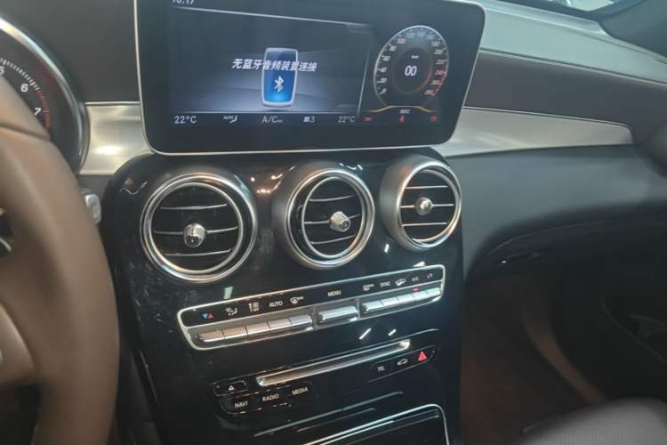 Used Mercedes-Benz GLC 2019 GLC 200 L 4MATIC Audio And AC Panel