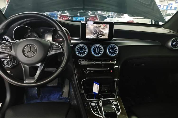 Used Mercedes-Benz GLC 2019 GLC 260 L 4MATIC Dynamic Model Audio And AC Panel