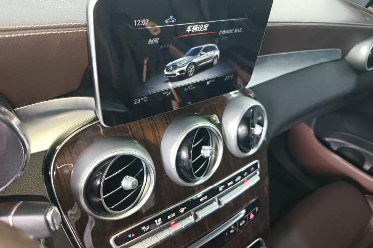 Used Mercedes-Benz GLC 2019 GLC 260 4MATIC Luxury Model Audio And AC Panel