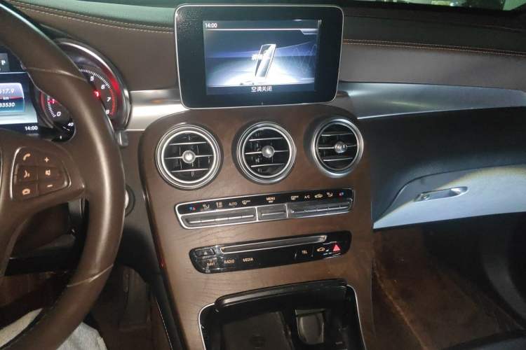 Used Mercedes-Benz GLC 2019 GLC 300 L 4MATIC Dynamic Model Audio And AC Panel