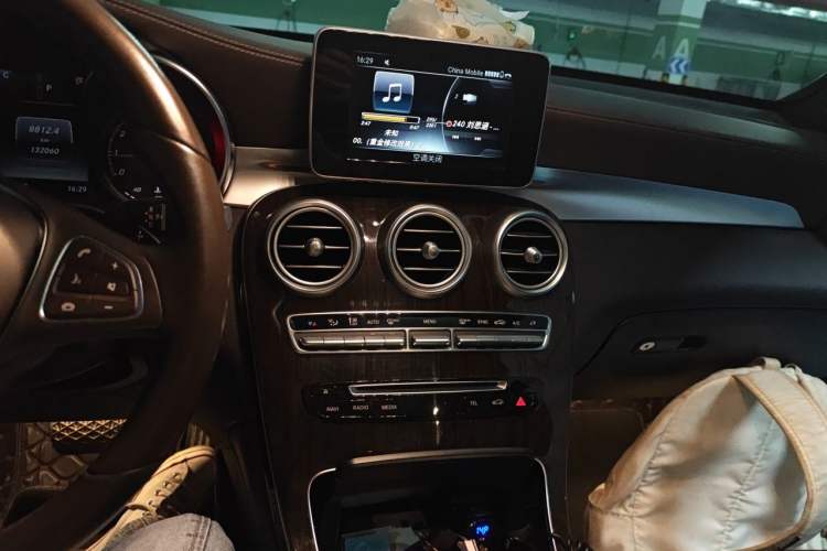 Used Mercedes-Benz GLC 2019 Facelift GLC 260 L 4MATIC Luxury Model Audio And AC Panel