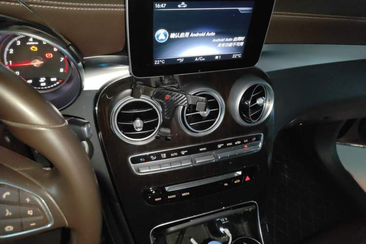 Used Mercedes-Benz GLC 2019 GLC 260 L 4MATIC Dynamic Model Audio And AC Panel