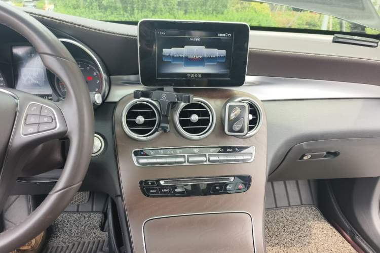 Used Mercedes-Benz GLC 2019 GLC 300 L 4MATIC Dynamic Model Audio And AC Panel