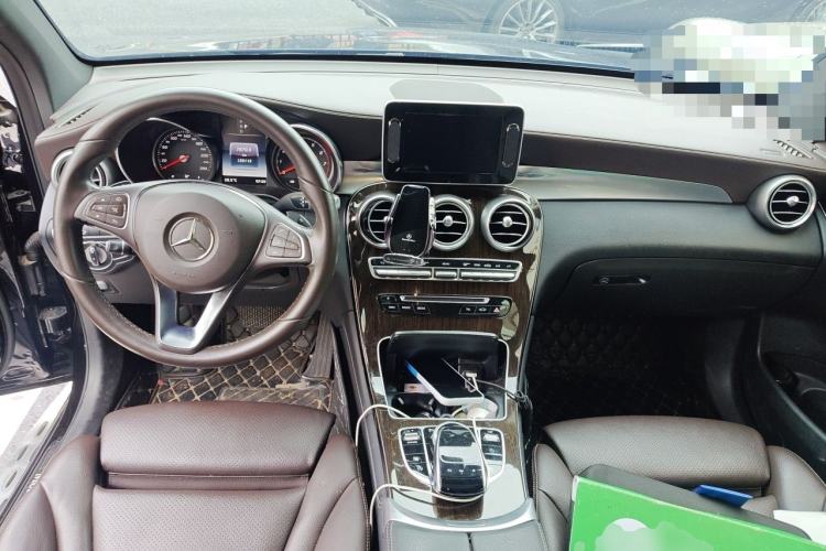 Used Mercedes-Benz GLC 2019 GLC 260 L 4MATIC Luxury Model Center Console