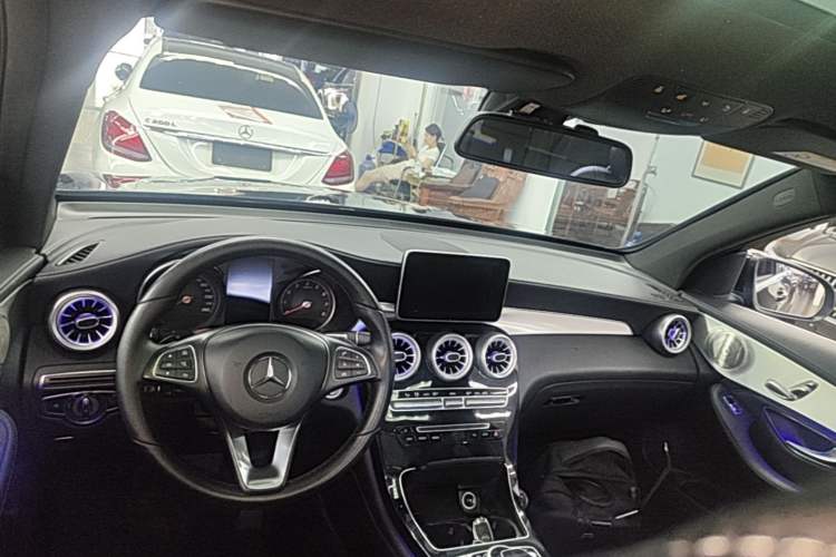 Used Mercedes-Benz GLC 2019 GLC 200 4MATIC Center Console