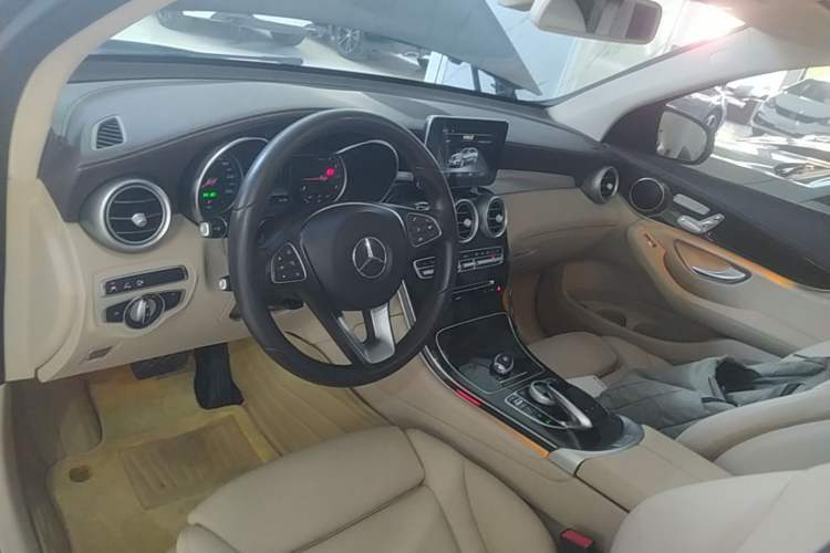 Used Mercedes-Benz GLC 2019 GLC 260 L 4MATIC Luxury Model Center Console