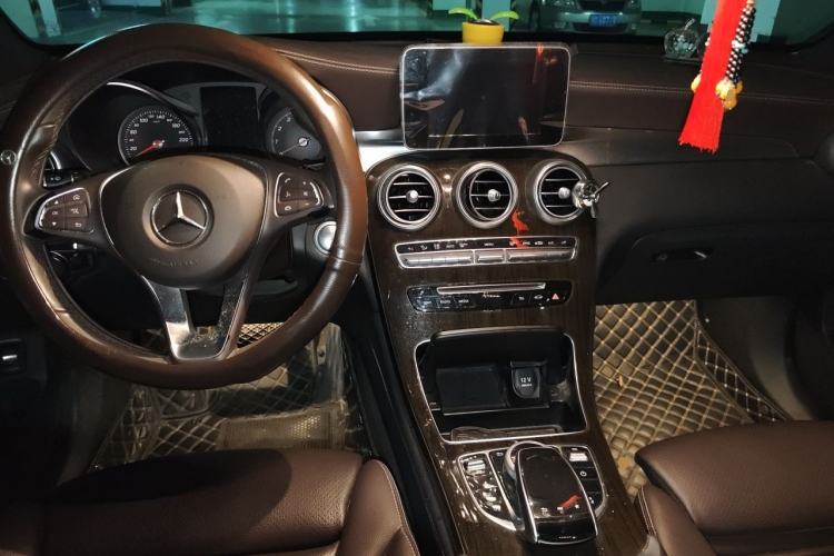 Used Mercedes-Benz GLC 2019 Facelift GLC 260 L 4MATIC Luxury Model Center Console