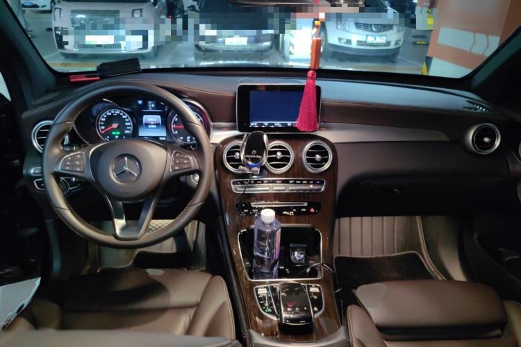Used Mercedes-Benz GLC 2019 Facelift GLC 260 L 4MATIC Luxury Model Center Console