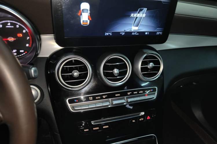 Used Mercedes-Benz GLC 2019 GLC 200 L 4MATIC Center Console