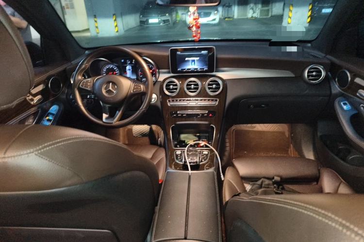 Used Mercedes-Benz GLC 2019 GLC 260 L 4MATIC Dynamic Model Center Console