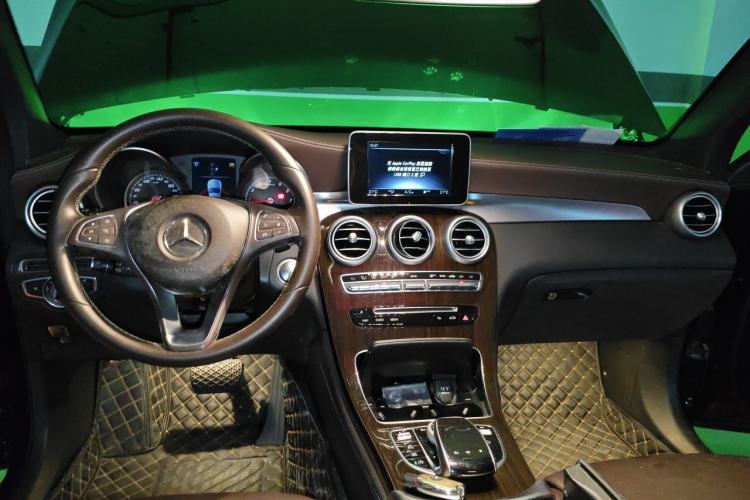 Used Mercedes-Benz GLC 2019 GLC 260 L 4MATIC Dynamic Model Center Console
