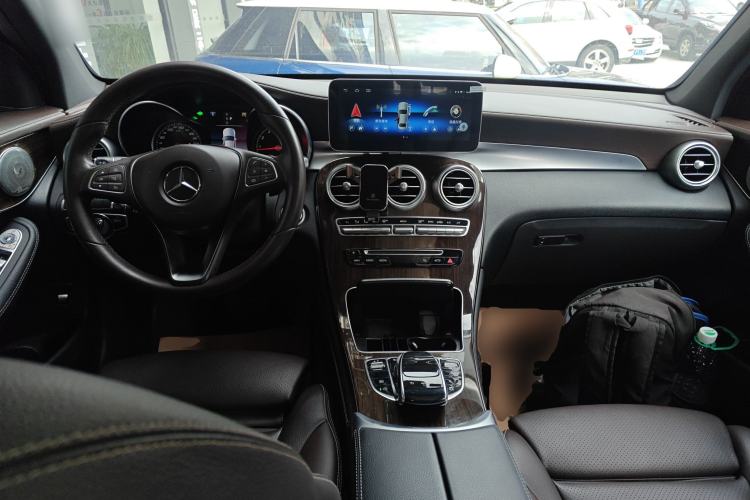 Used Mercedes-Benz GLC 2019 Facelift GLC 260 L 4MATIC Luxury Model Center Console