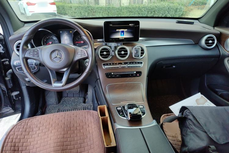 Used Mercedes-Benz GLC 2019 GLC 300 L 4MATIC Dynamic Model Center Console