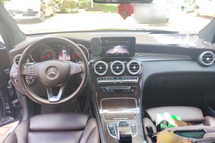 Used Mercedes-Benz GLC 2019 GLC 260 4MATIC Luxury Model Center Console