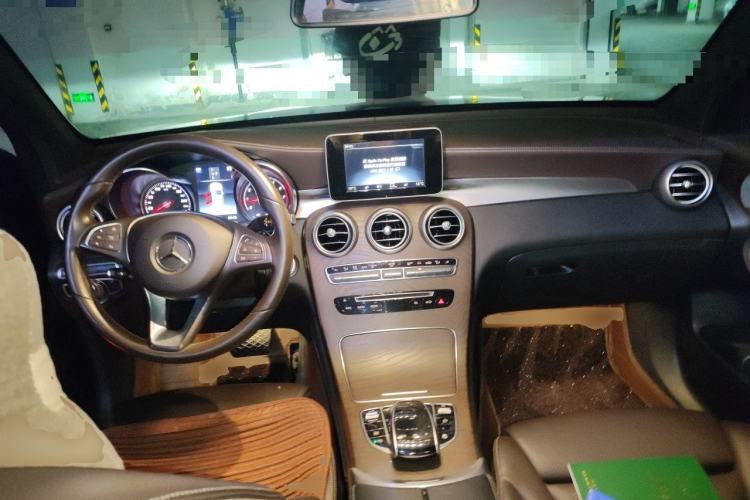 Used Mercedes-Benz GLC 2019 GLC 300 L 4MATIC Dynamic Model Center Console