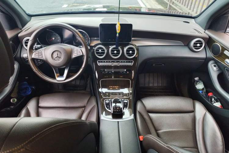 Used Mercedes-Benz GLC 2019 GLC 260 L 4MATIC Luxury Model Center Console