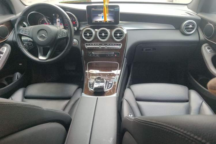 Used Mercedes-Benz GLC 2019 GLC 260 L 4MATIC Luxury Model Center Console