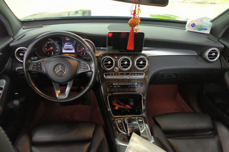 Used Mercedes-Benz GLC 2019 GLC 260 L 4MATIC Dynamic Model Center Console