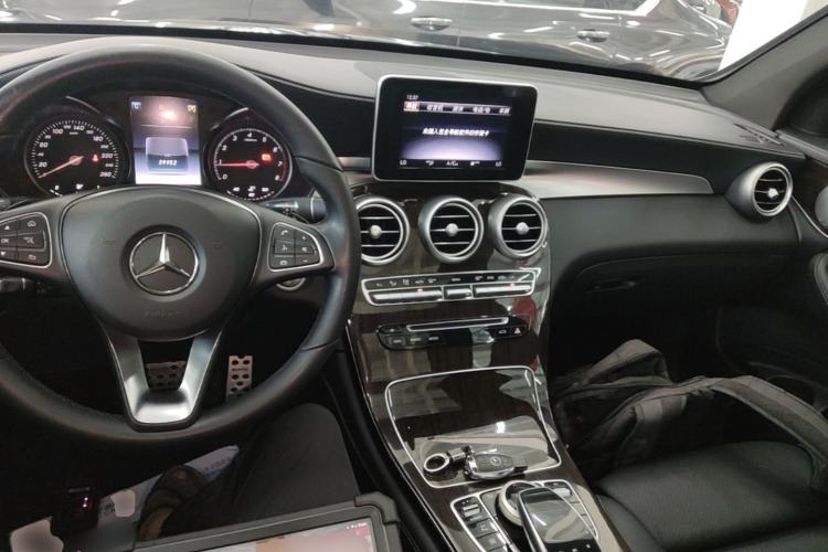 Used Mercedes-Benz GLC 2019 GLC 260 L 4MATIC Dynamic Model Center Console