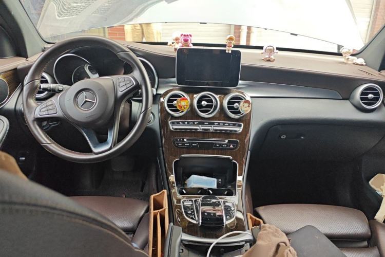 Used Mercedes-Benz GLC 2019 Facelift GLC 260 L 4MATIC Luxury Model Center Console