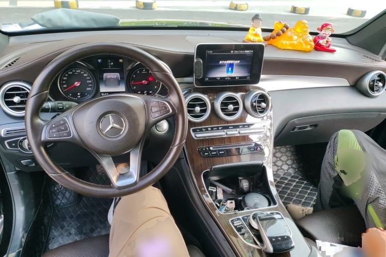 Used Mercedes-Benz GLC 2019 GLC 260 L 4MATIC Dynamic Model Center Console