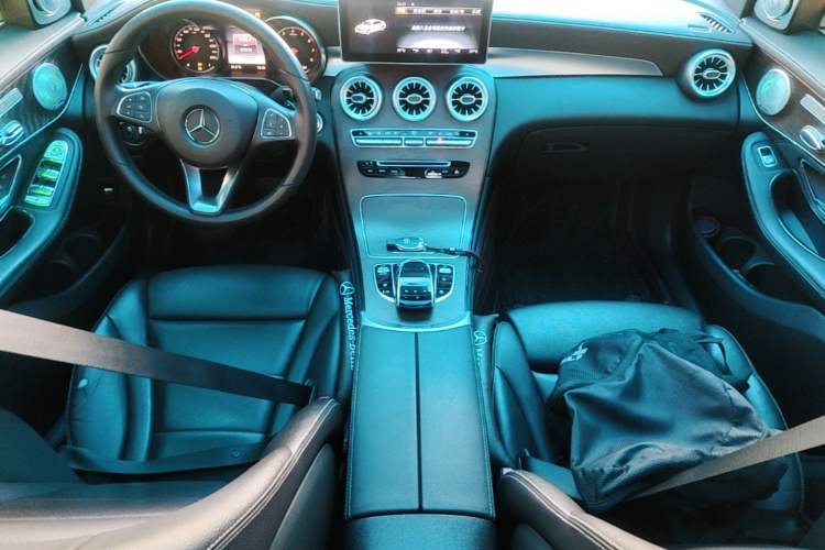 Used Mercedes-Benz GLC 2019 GLC 300 L 4MATIC Dynamic Model Center Console
