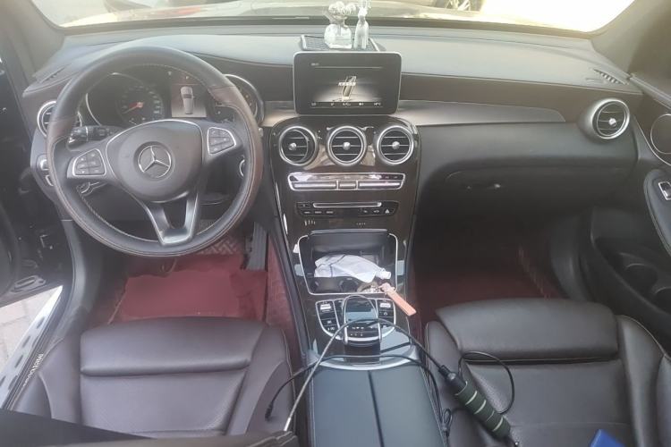 Used Mercedes-Benz GLC 2019 Facelift GLC 260 L 4MATIC Luxury Model Center Console