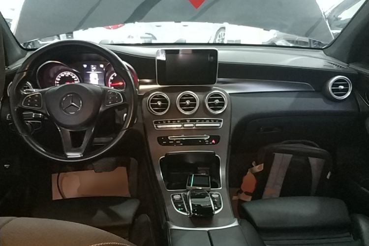 Used Mercedes-Benz GLC 2019 GLC 300 L 4MATIC Dynamic Model Center Console