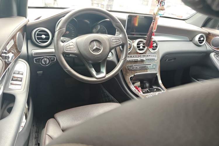 Used Mercedes-Benz GLC 2019 GLC 260 L 4MATIC Dynamic Model Center Console