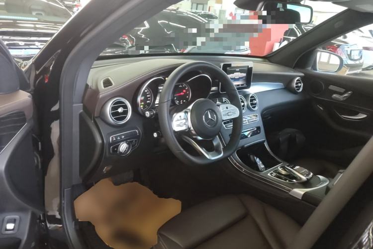 Used Mercedes-Benz GLC 2019 Facelift GLC 260 L 4MATIC Luxury Model Center Console