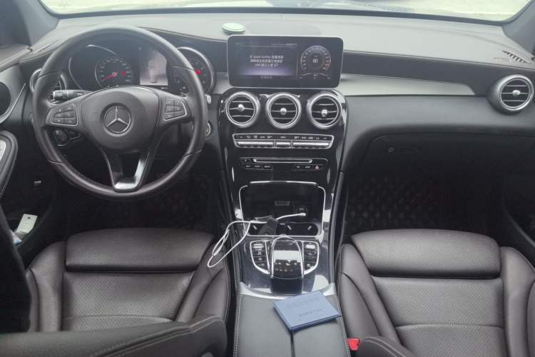 Used Mercedes-Benz GLC 2019 GLC 200 L 4MATIC Center Console