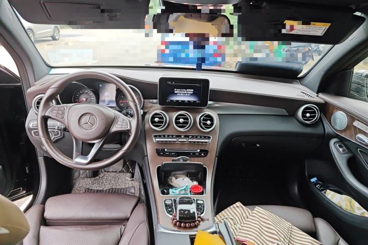 Used Mercedes-Benz GLC 2019 GLC 300 L 4MATIC Luxury Model Center Console