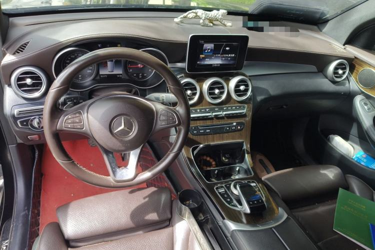 Used Mercedes-Benz GLC 2019 GLC 260 L 4MATIC Dynamic Model Center Console