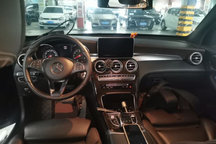 Used Mercedes-Benz GLC 2019 Facelift GLC 260 L 4MATIC Luxury Model Center Console