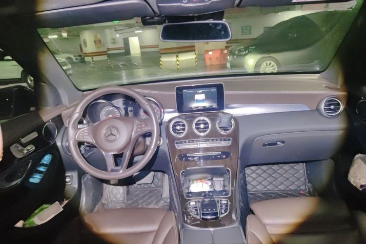Used Mercedes-Benz GLC 2019 Facelift GLC 260 L 4MATIC Luxury Model Center Console
