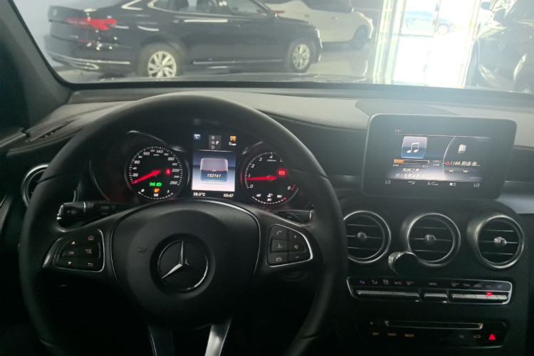 Used Mercedes-Benz GLC 2019 Facelift GLC 260 L 4MATIC Luxury Model Center Console