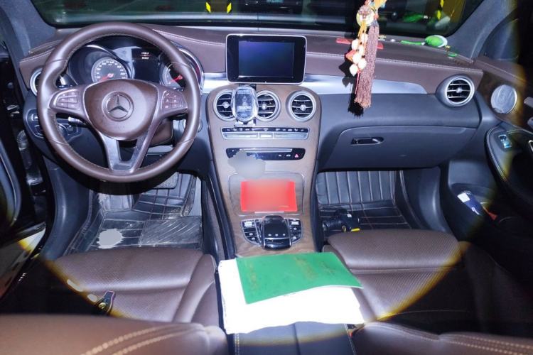 Used Mercedes-Benz GLC 2019 GLC 300 L 4MATIC Dynamic Model Center Console
