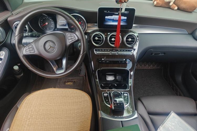 Used Mercedes-Benz GLC 2019 Facelift GLC 260 L 4MATIC Luxury Model Center Console