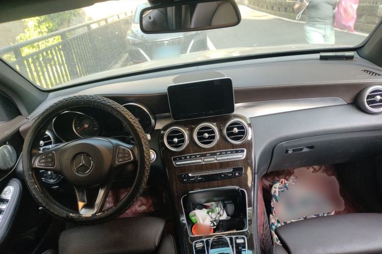 Used Mercedes-Benz GLC 2019 Facelift GLC 260 L 4MATIC Luxury Model Center Console