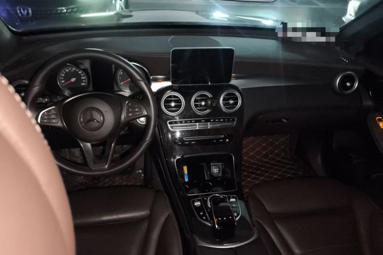 Used Mercedes-Benz GLC 2019 Facelift GLC 260 L 4MATIC Luxury Model Center Console