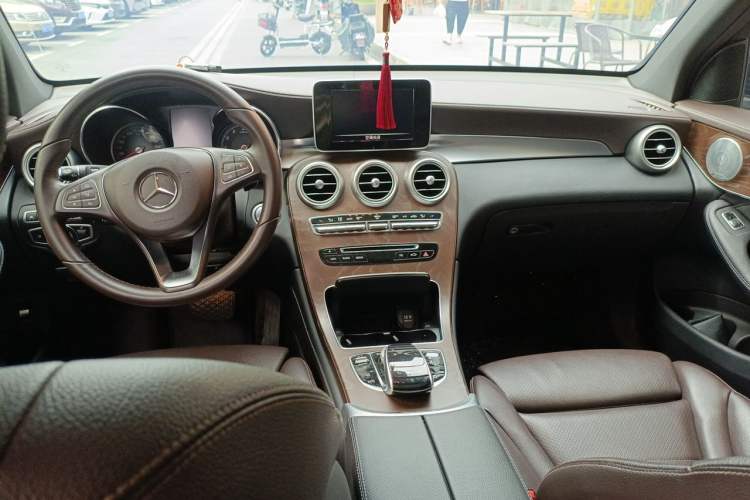 Used Mercedes-Benz GLC 2019 GLC 300 L 4MATIC Dynamic Model Center Console