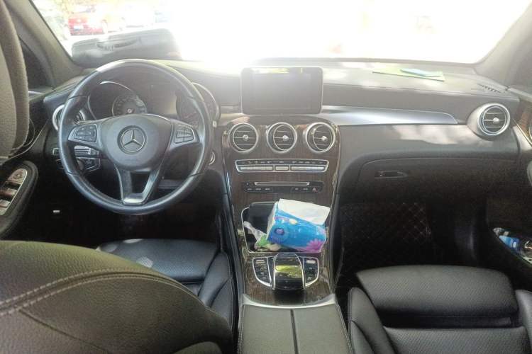 Used Mercedes-Benz GLC 2019 GLC 260 L 4MATIC Dynamic Model Center Console